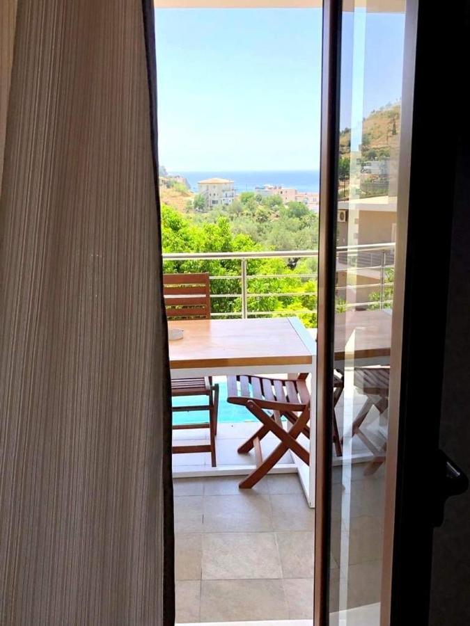 Spyridoula'S Guest House Himare Exteriör bild