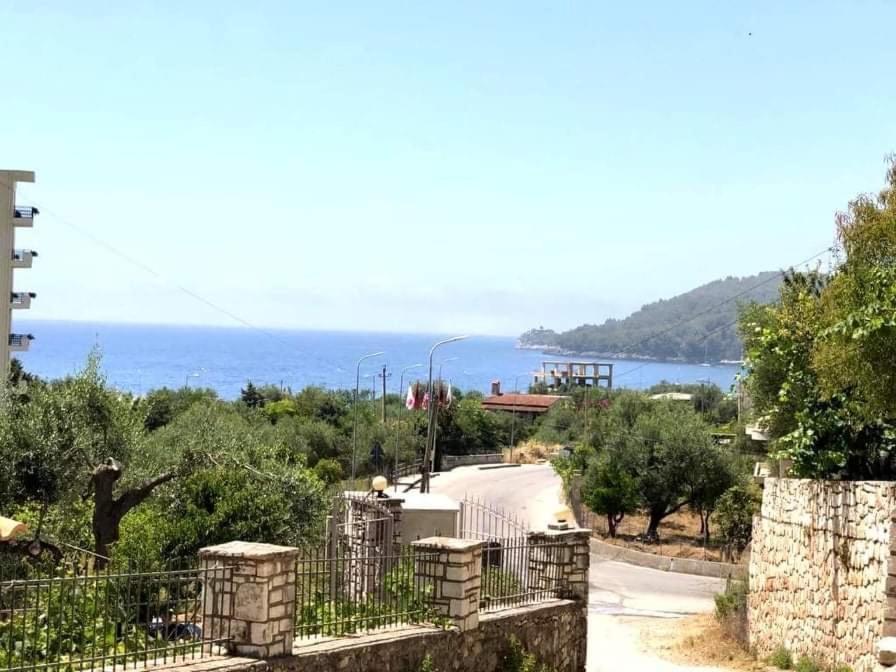 Spyridoula'S Guest House Himare Exteriör bild