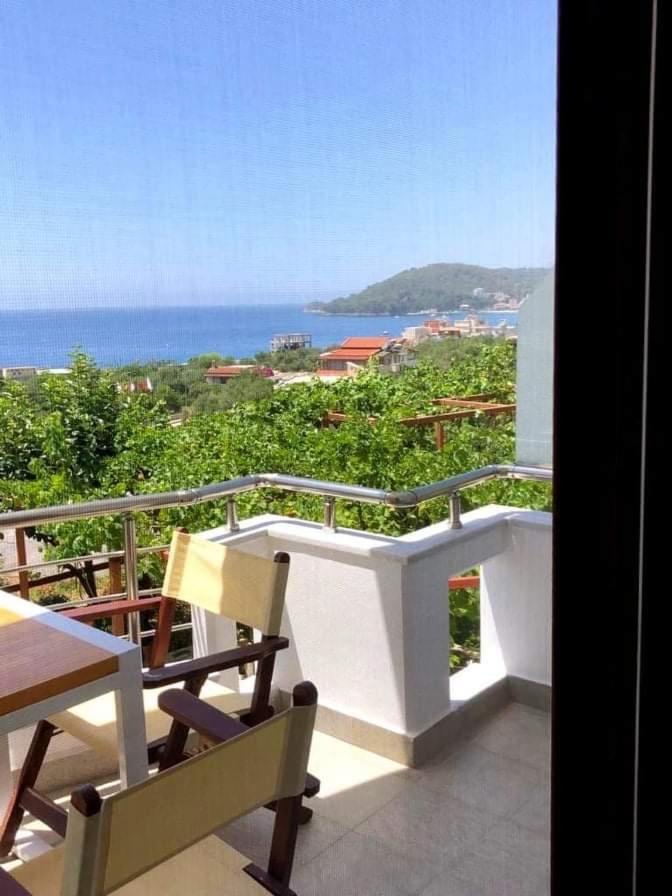 Spyridoula'S Guest House Himare Exteriör bild