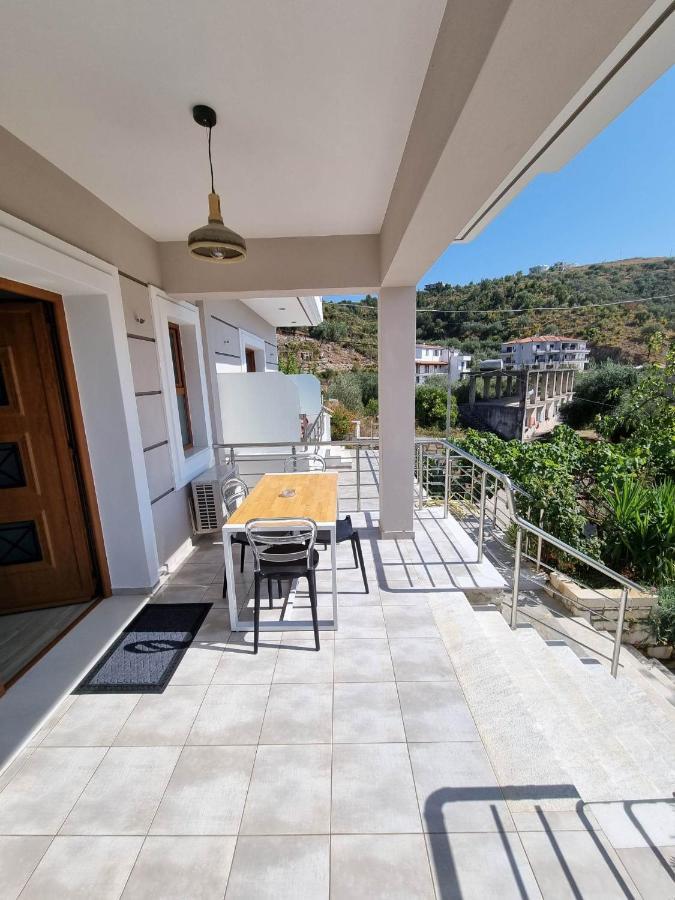Spyridoula'S Guest House Himare Exteriör bild